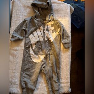 Nike Gray Kids One Piece size 6mths
